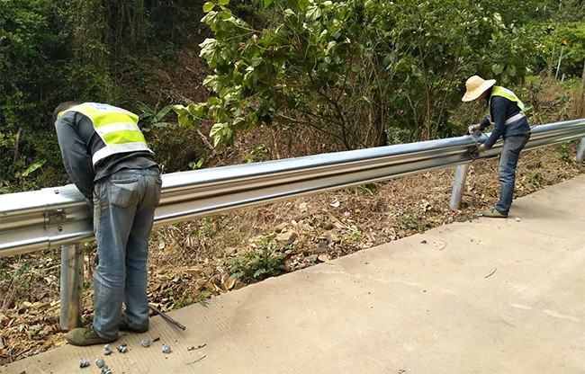 忻州高速公路护栏的定期维护与保养